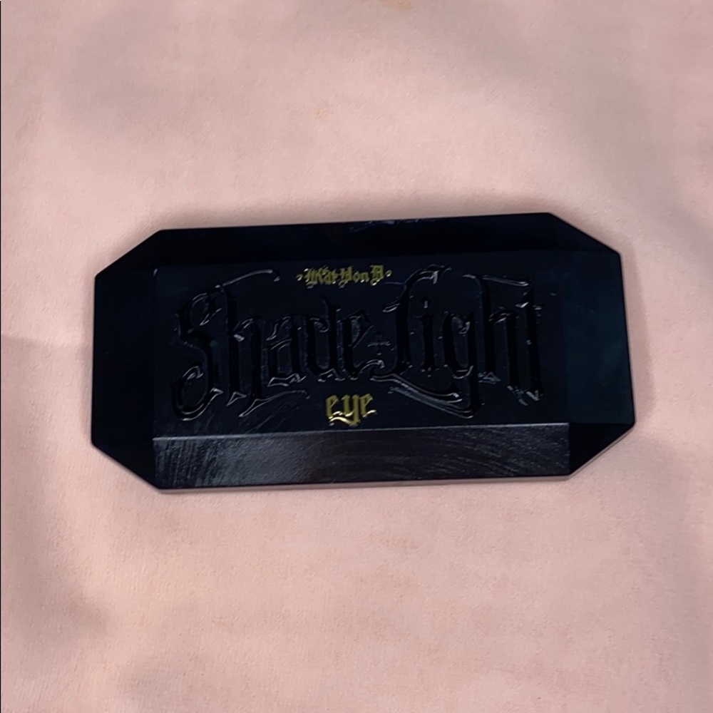 Kat Von D Shade n’ Light Sage Palette